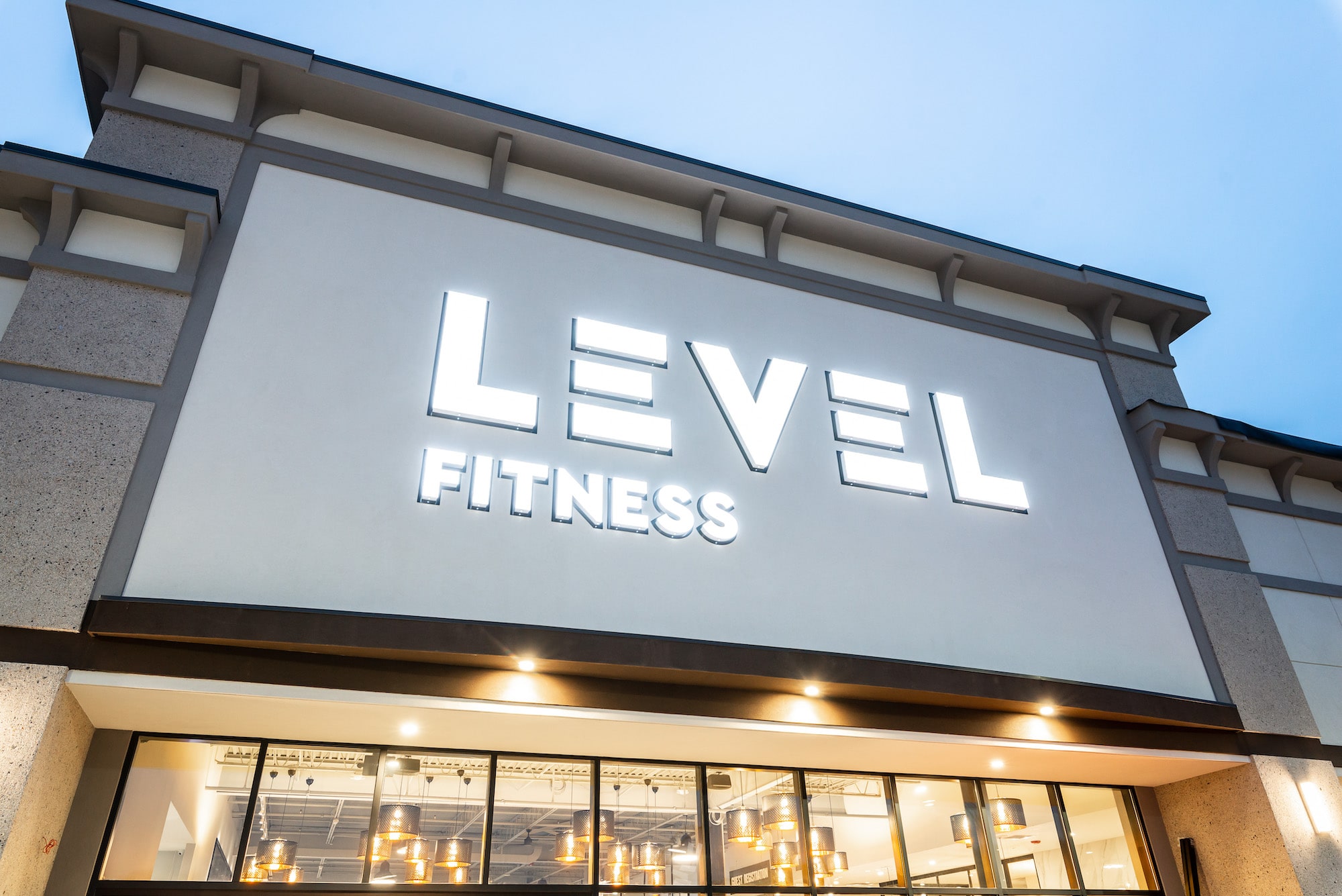 Exterior-view-of-Level-Fitness-Club-premier-full-service-gym-in-Yorktown